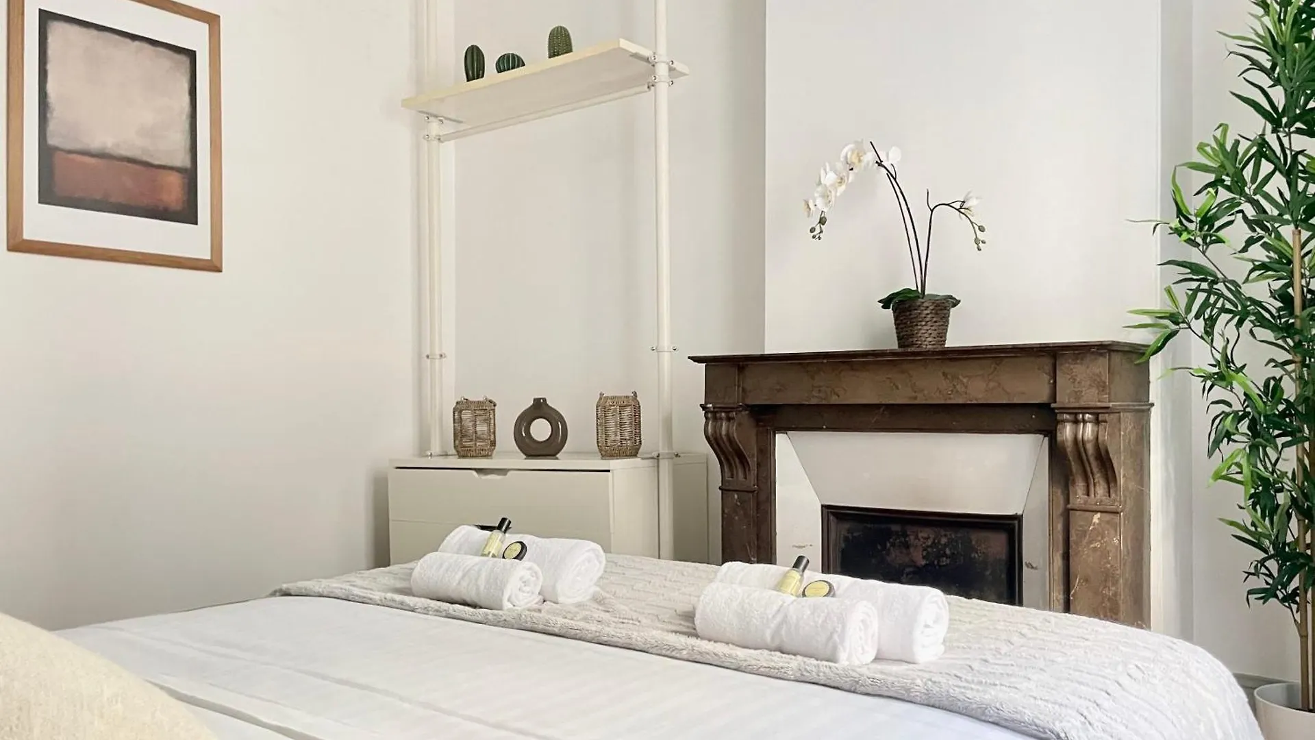 Chic And Spacious Flat In Montmartre Paris