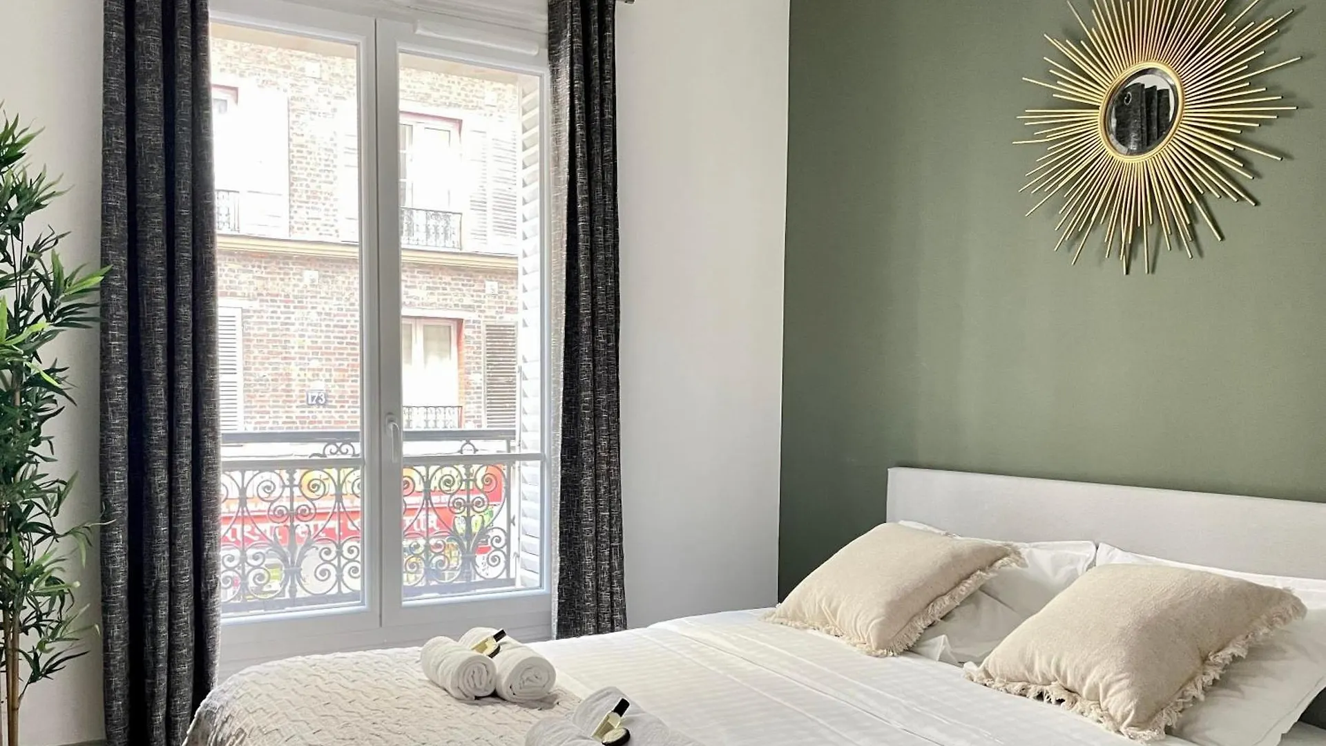 Chic And Spacious Flat In Montmartre Apartment *
